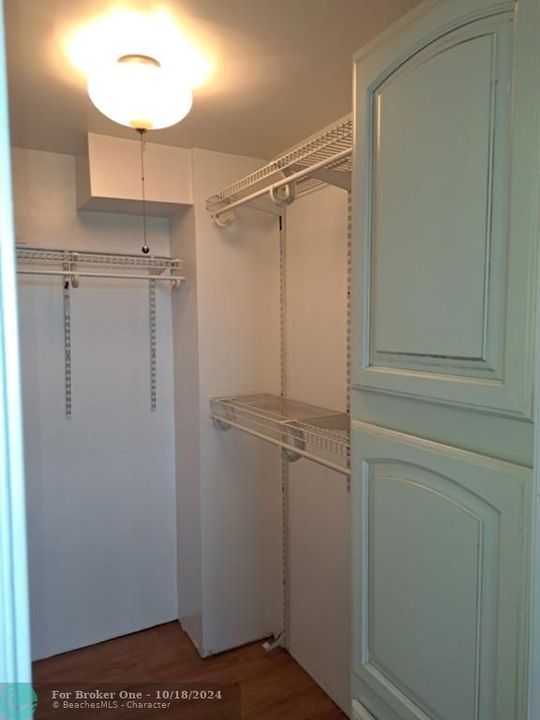 For Rent: $1,600 (1 beds, 1 baths, 822 Square Feet)