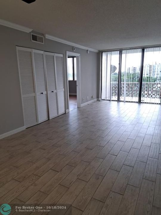 For Rent: $1,600 (1 beds, 1 baths, 822 Square Feet)