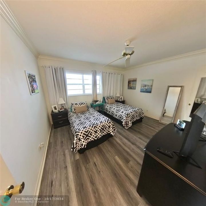 For Sale: $153,000 (2 beds, 1 baths, 858 Square Feet)