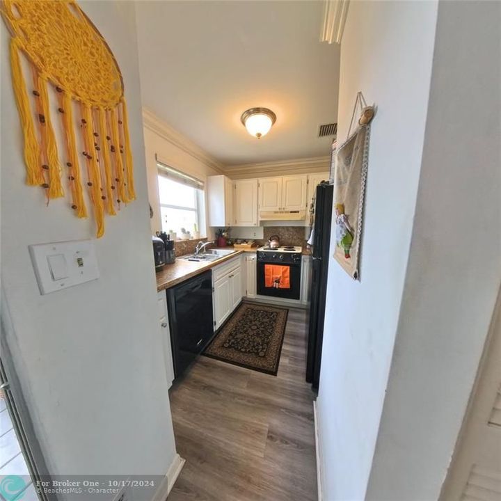 For Sale: $153,000 (2 beds, 1 baths, 858 Square Feet)