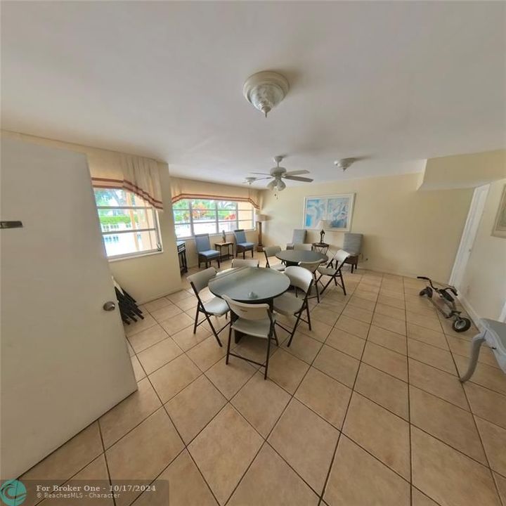 For Sale: $153,000 (2 beds, 1 baths, 858 Square Feet)