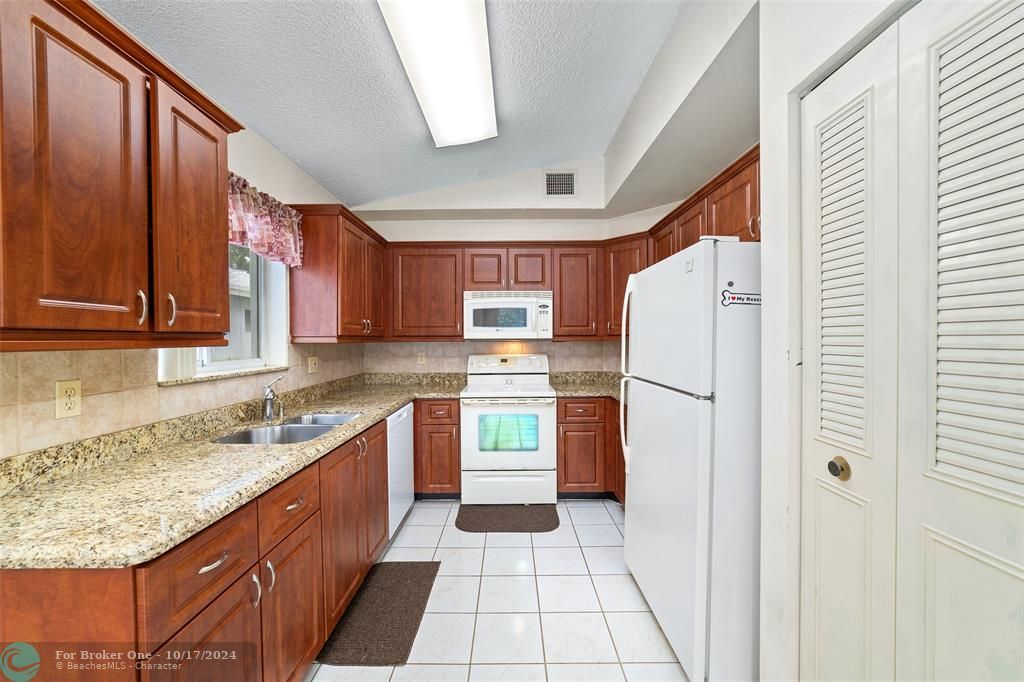 For Sale: $449,900 (3 beds, 2 baths, 1752 Square Feet)