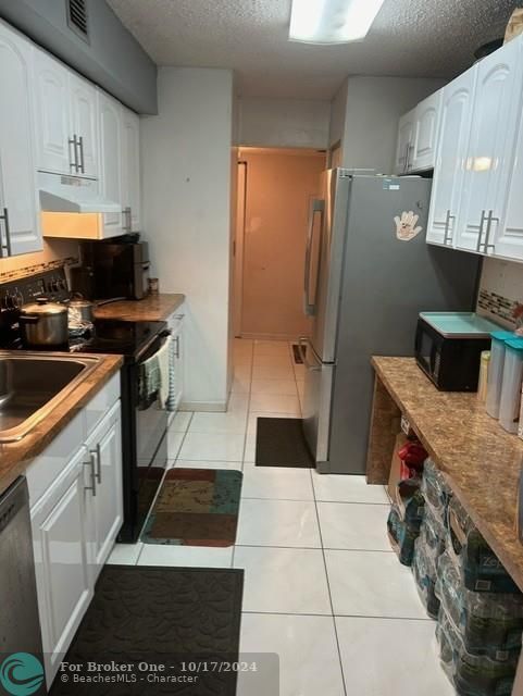 For Sale: $194,999 (2 beds, 2 baths, 1296 Square Feet)