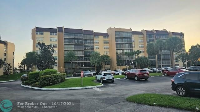 For Sale: $194,999 (2 beds, 2 baths, 1296 Square Feet)