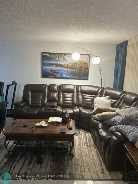 For Sale: $194,999 (2 beds, 2 baths, 1296 Square Feet)