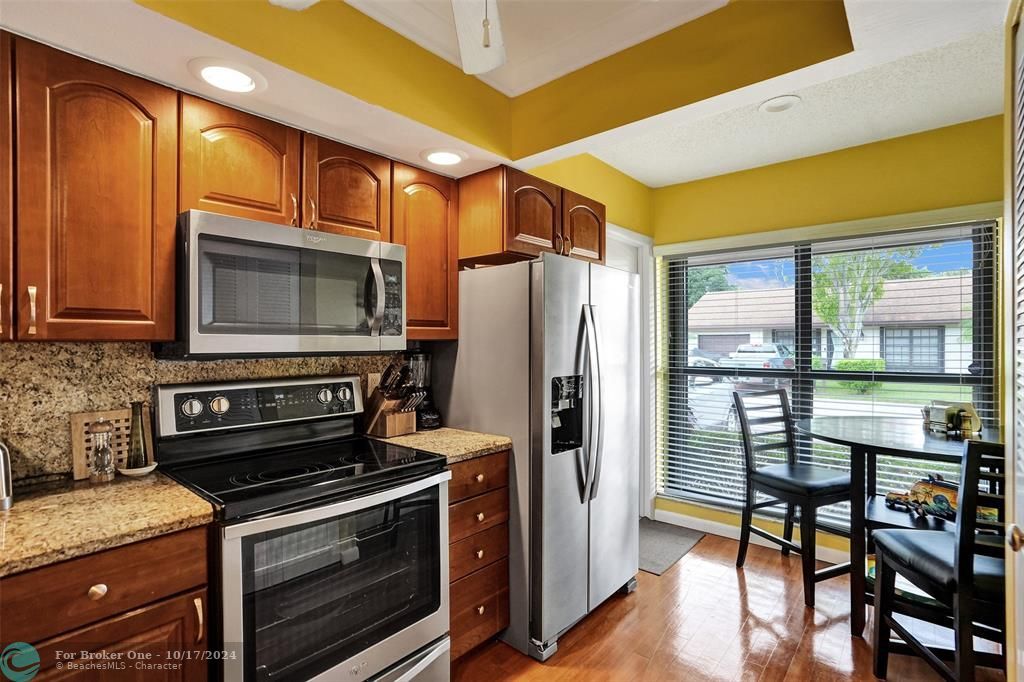 For Sale: $380,000 (2 beds, 2 baths, 1596 Square Feet)