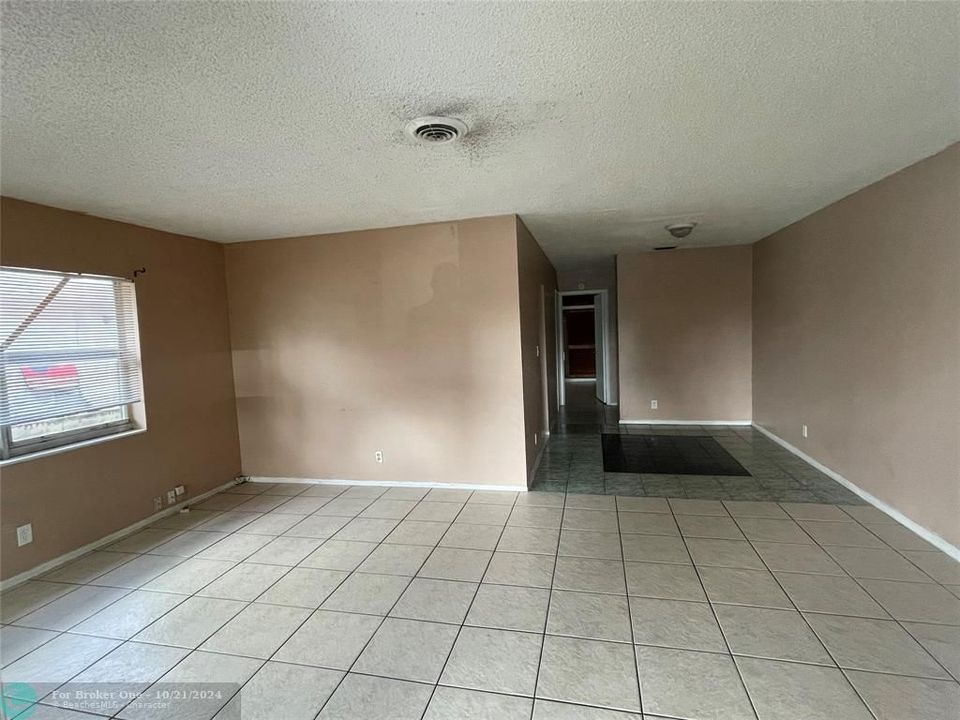 For Sale: $350,000 (3 beds, 1 baths, 1134 Square Feet)