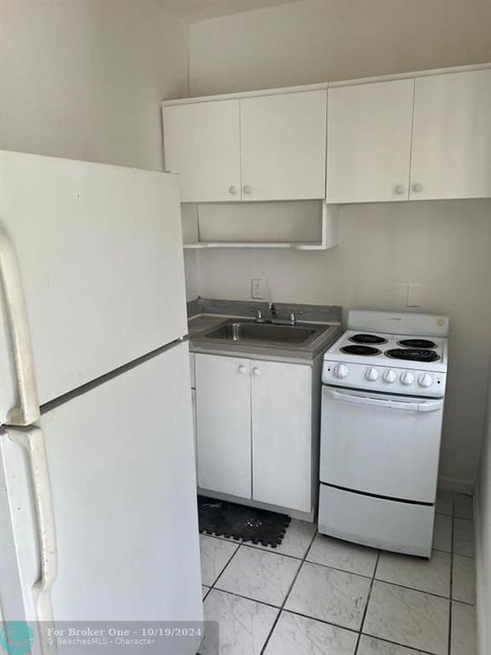 For Rent: $1,250 (0 beds, 1 baths, 2420 Square Feet)