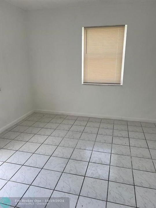 For Rent: $1,250 (0 beds, 1 baths, 2420 Square Feet)