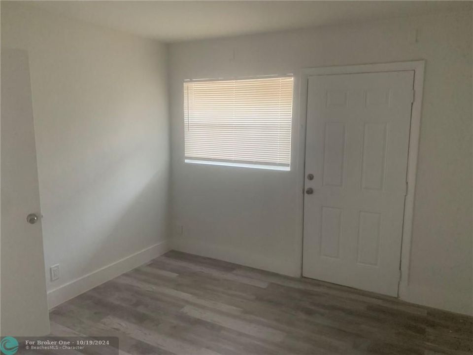 For Rent: $1,600 (1 beds, 1 baths, 3586 Square Feet)