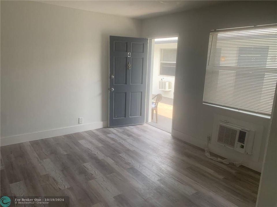 For Rent: $1,600 (1 beds, 1 baths, 3586 Square Feet)