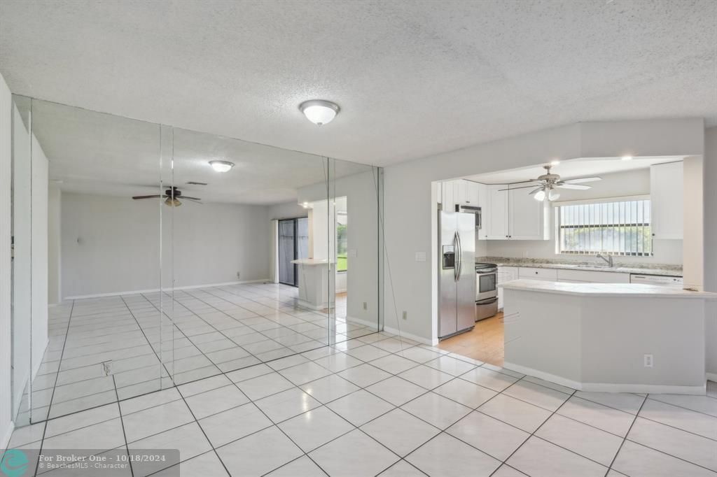 For Sale: $348,000 (3 beds, 2 baths, 1413 Square Feet)