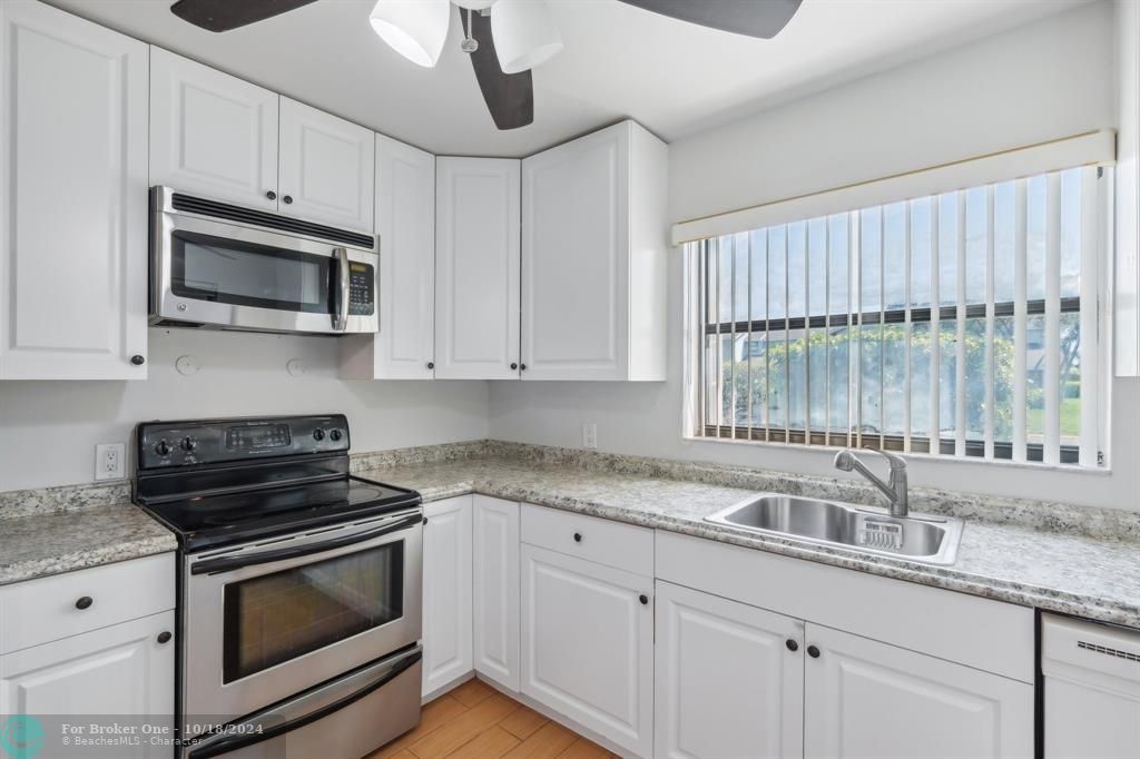 For Sale: $348,000 (3 beds, 2 baths, 1413 Square Feet)