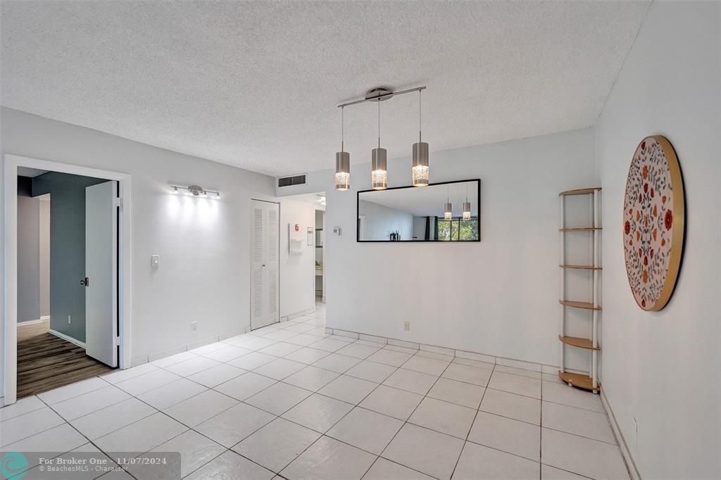 For Rent: $1,995 (1 beds, 1 baths, 895 Square Feet)