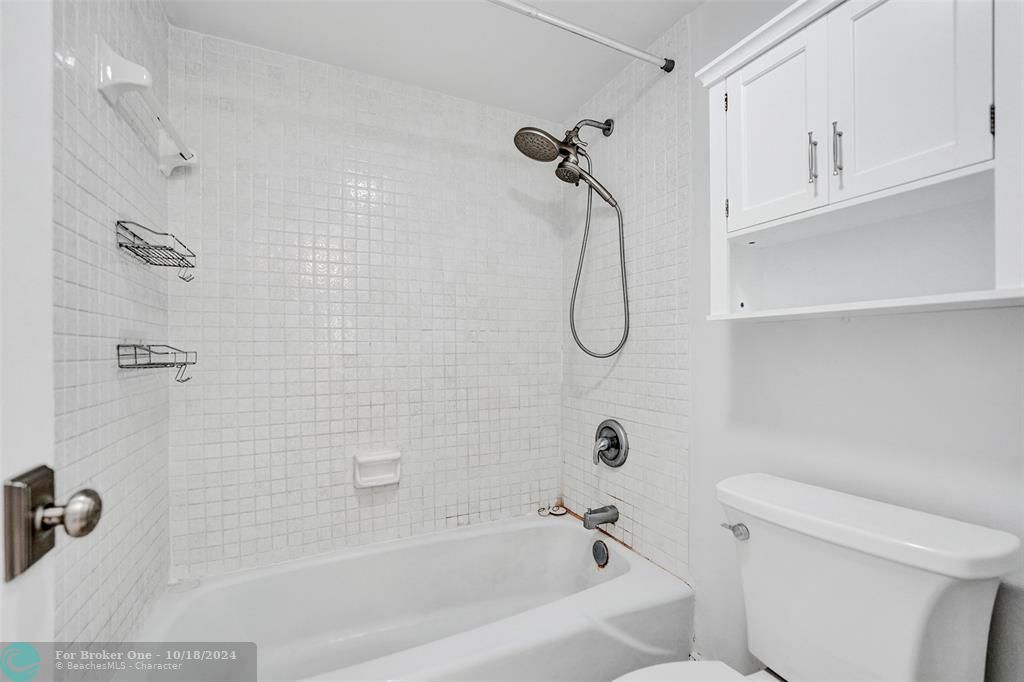 For Rent: $1,995 (1 beds, 1 baths, 895 Square Feet)