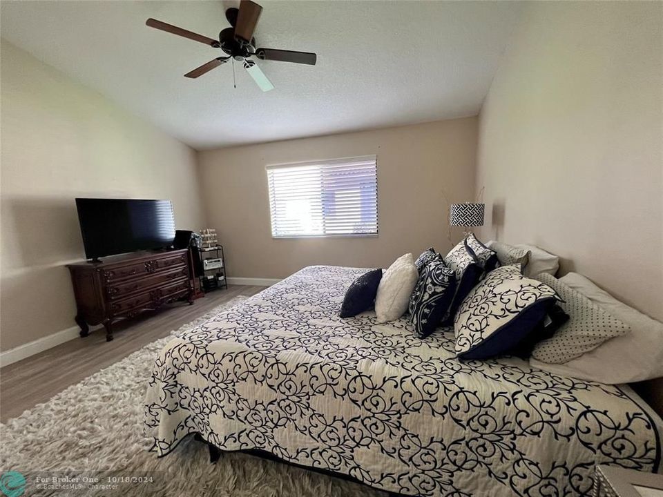 For Rent: $2,700 (2 beds, 2 baths, 1418 Square Feet)