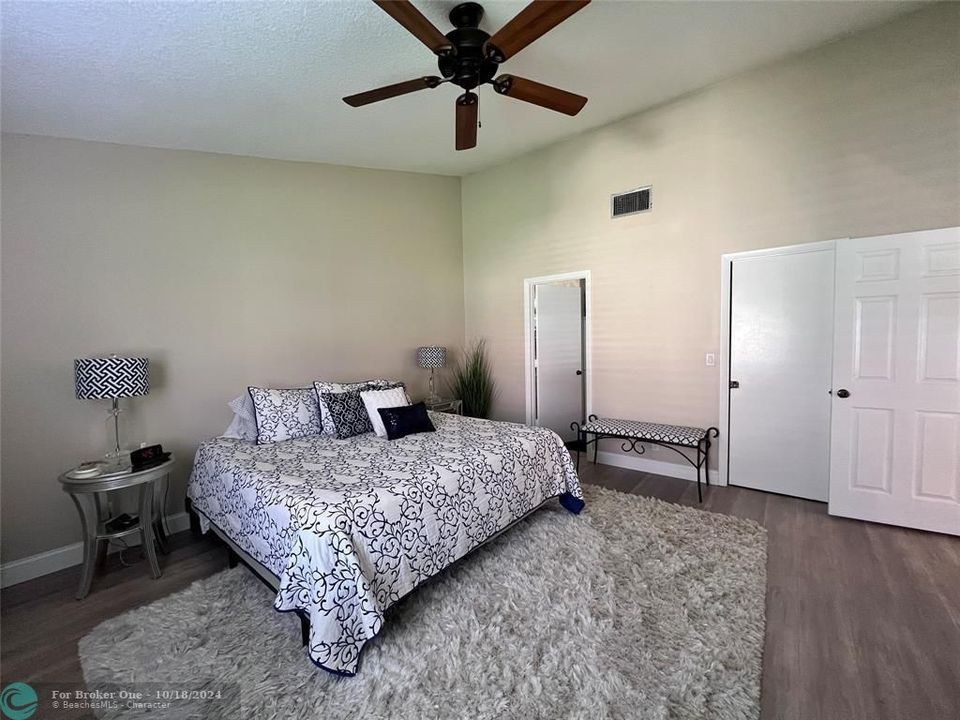 For Rent: $2,700 (2 beds, 2 baths, 1418 Square Feet)