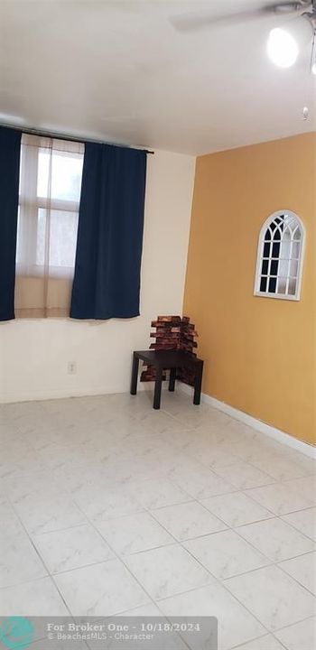 For Rent: $2,000 (2 beds, 2 baths, 970 Square Feet)