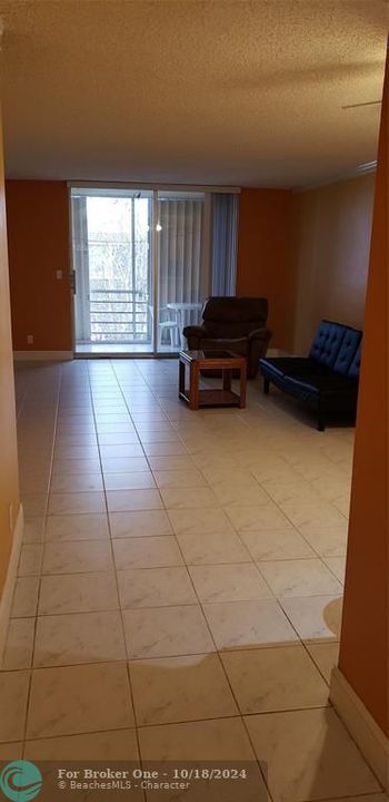 For Rent: $2,000 (2 beds, 2 baths, 970 Square Feet)