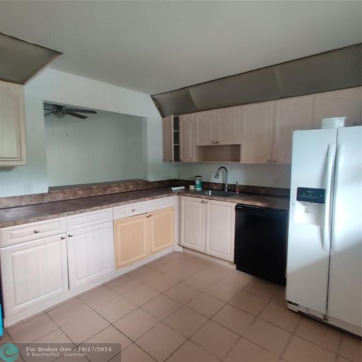 For Sale: $249,777 (2 beds, 2 baths, 1225 Square Feet)