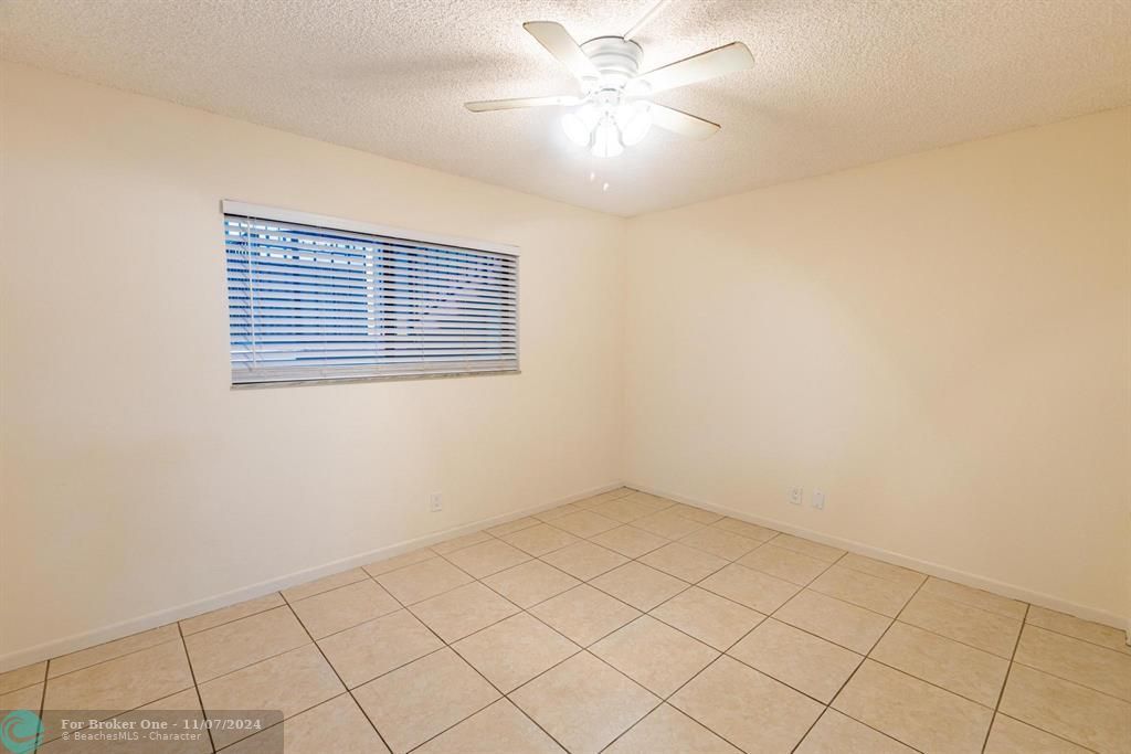 For Sale: $245,000 (2 beds, 2 baths, 930 Square Feet)