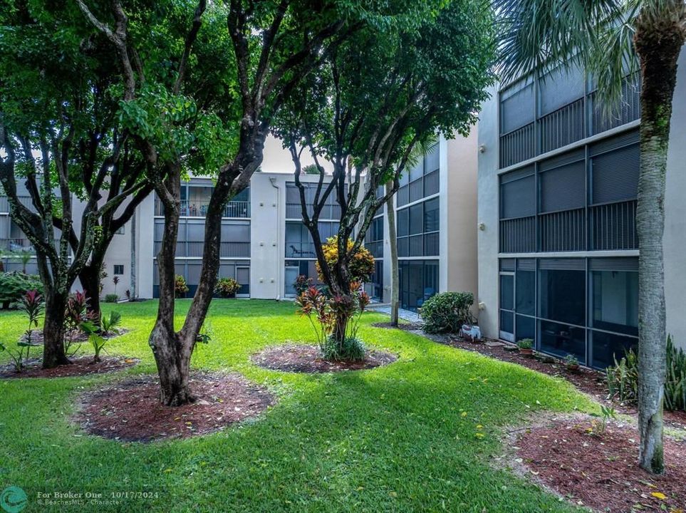 En Venta: $245,000 (2 camas, 2 baños, 930 Pies cuadrados)