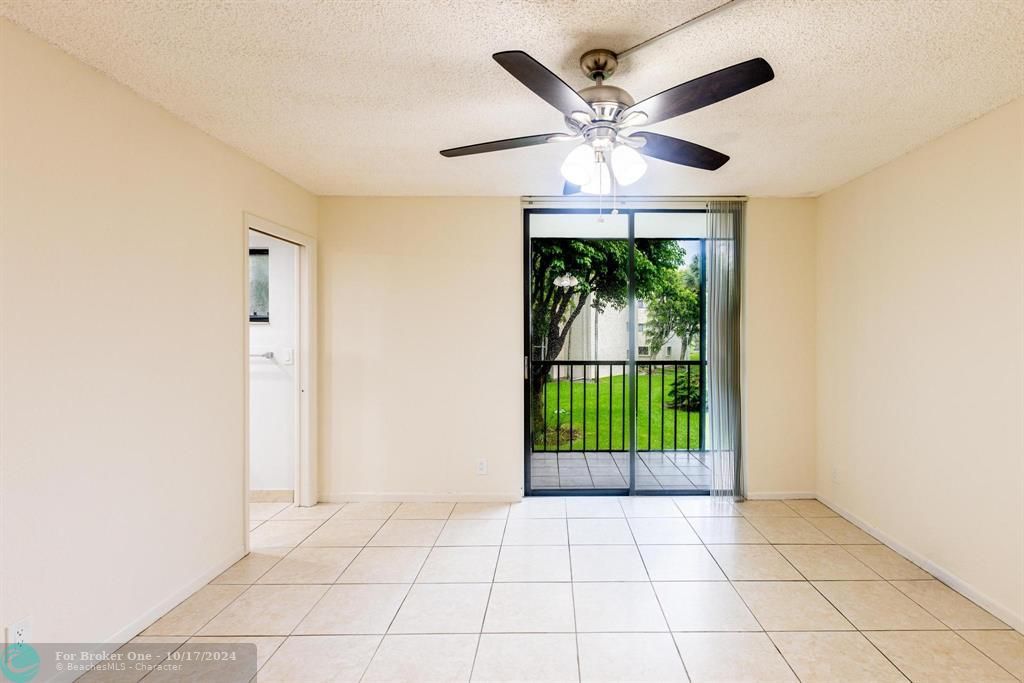 For Sale: $245,000 (2 beds, 2 baths, 930 Square Feet)