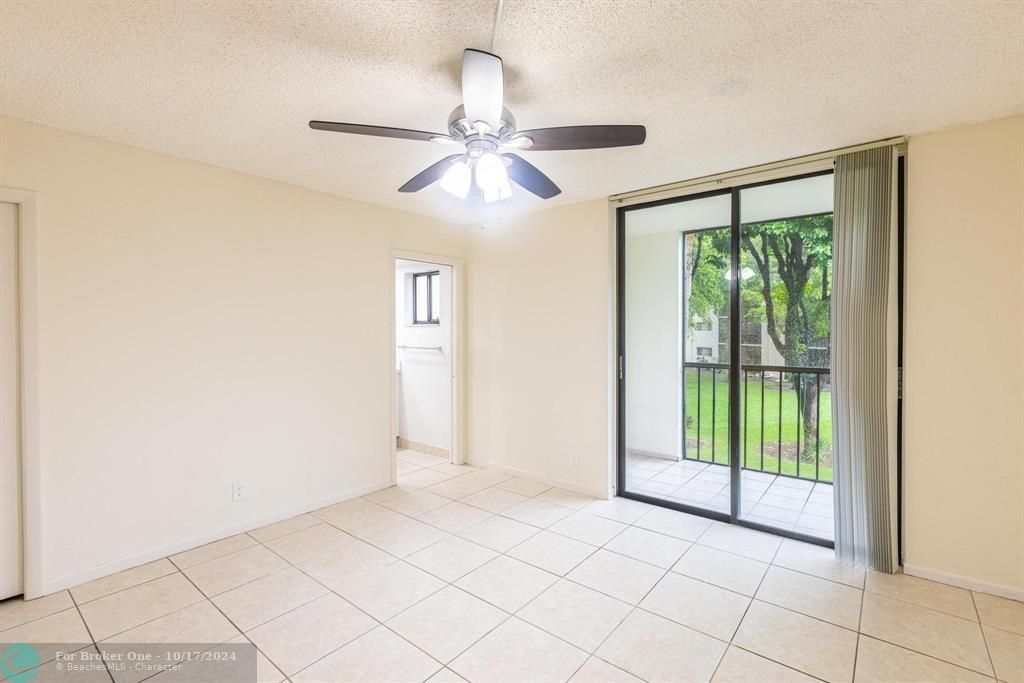 For Sale: $245,000 (2 beds, 2 baths, 930 Square Feet)