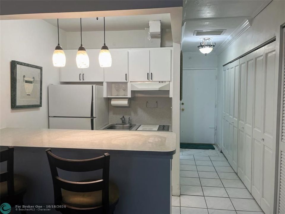 For Rent: $1,675 (0 beds, 1 baths, 320 Square Feet)