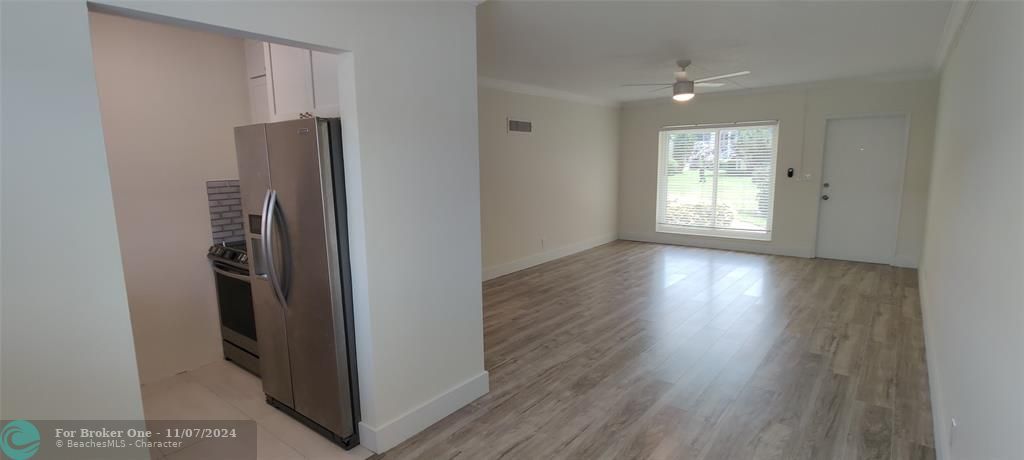 For Rent: $2,650 (2 beds, 2 baths, 983 Square Feet)