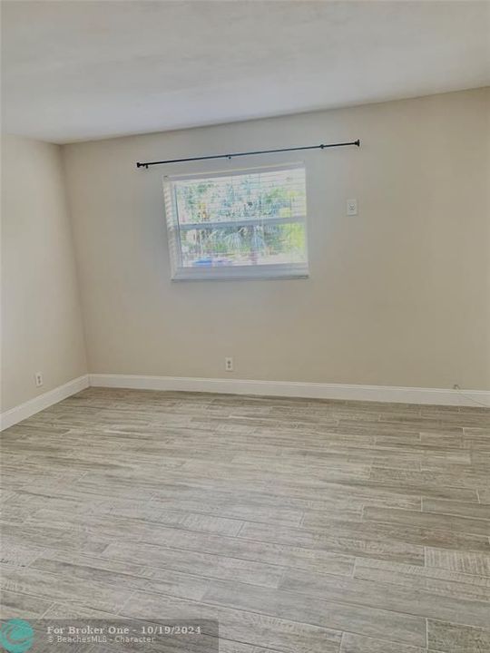 For Rent: $4,500 (1 beds, 1 baths, 800 Square Feet)