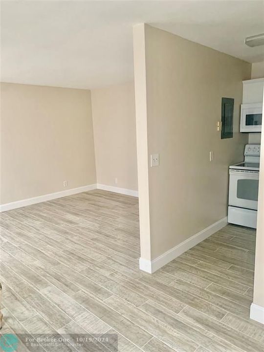 For Rent: $4,500 (1 beds, 1 baths, 800 Square Feet)