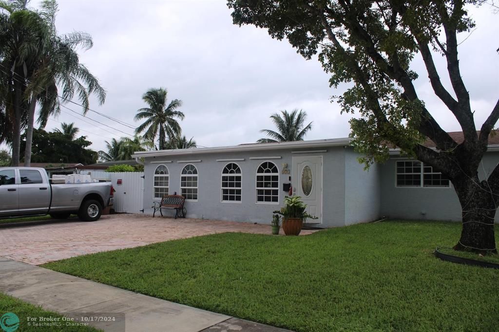 For Sale: $675,000 (4 beds, 2 baths, 1900 Square Feet)