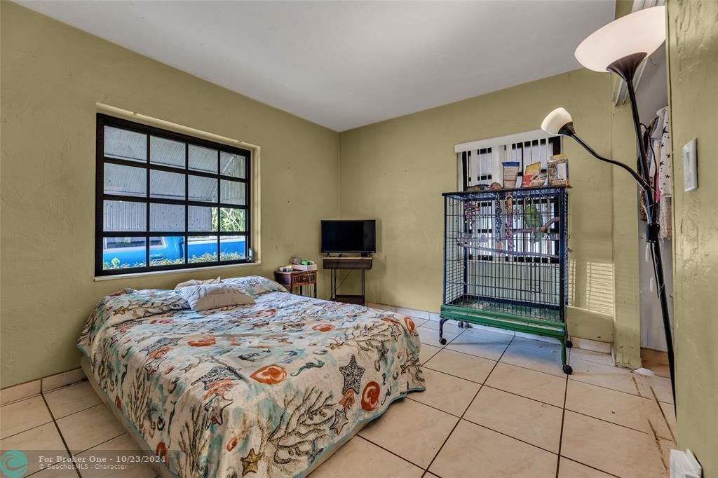 For Sale: $400,000 (2 beds, 1 baths, 750 Square Feet)