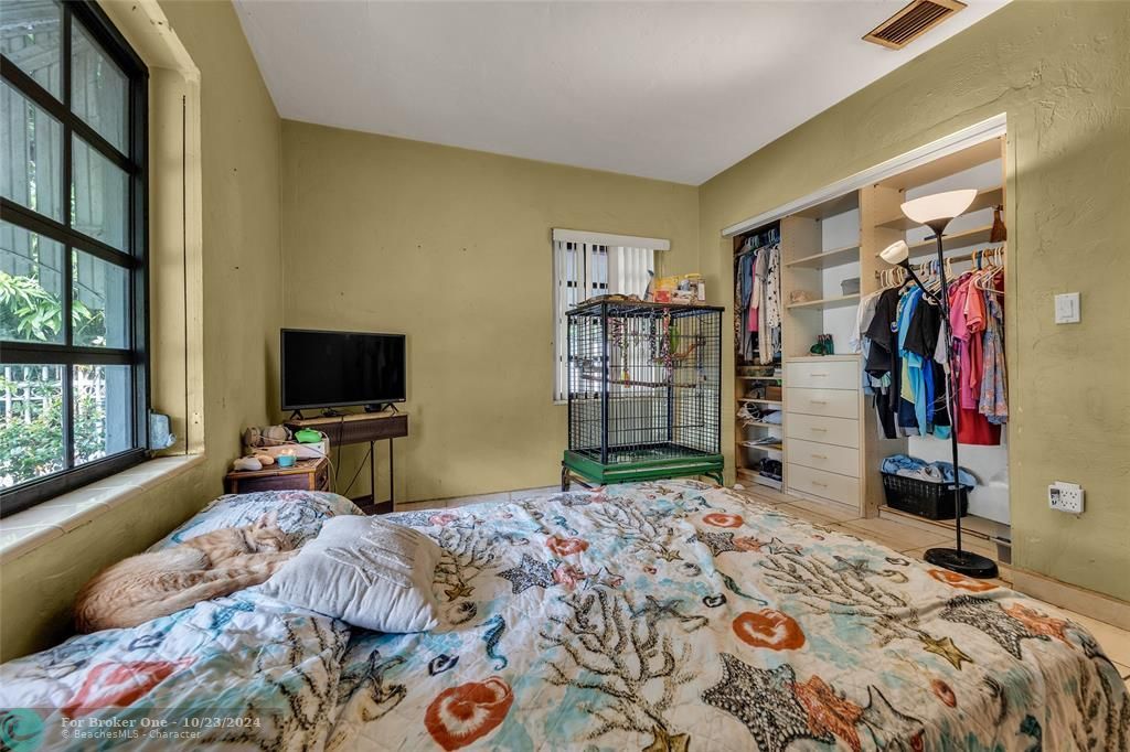 For Sale: $400,000 (2 beds, 1 baths, 750 Square Feet)