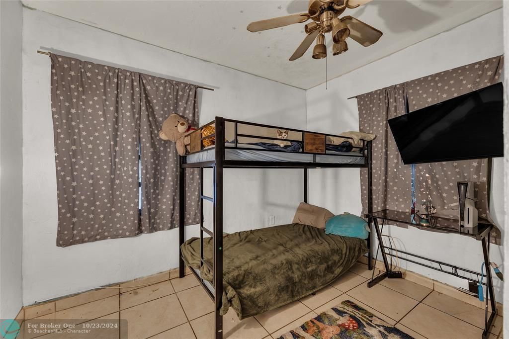 For Sale: $400,000 (2 beds, 1 baths, 750 Square Feet)