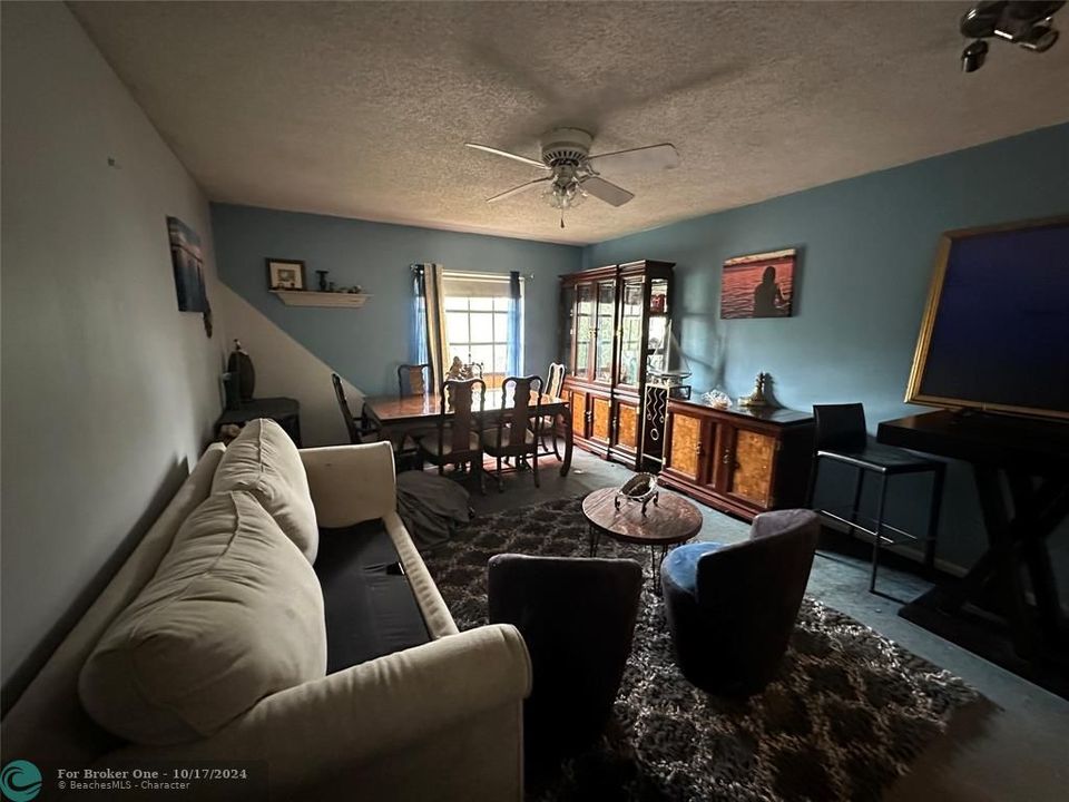 For Sale: $129,000 (1 beds, 1 baths, 756 Square Feet)