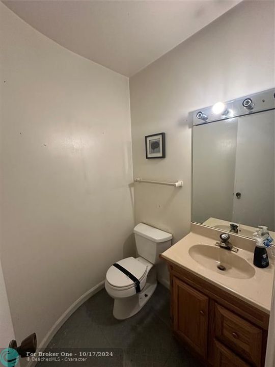 For Sale: $129,000 (1 beds, 1 baths, 756 Square Feet)