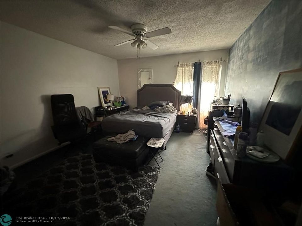 For Sale: $129,000 (1 beds, 1 baths, 756 Square Feet)