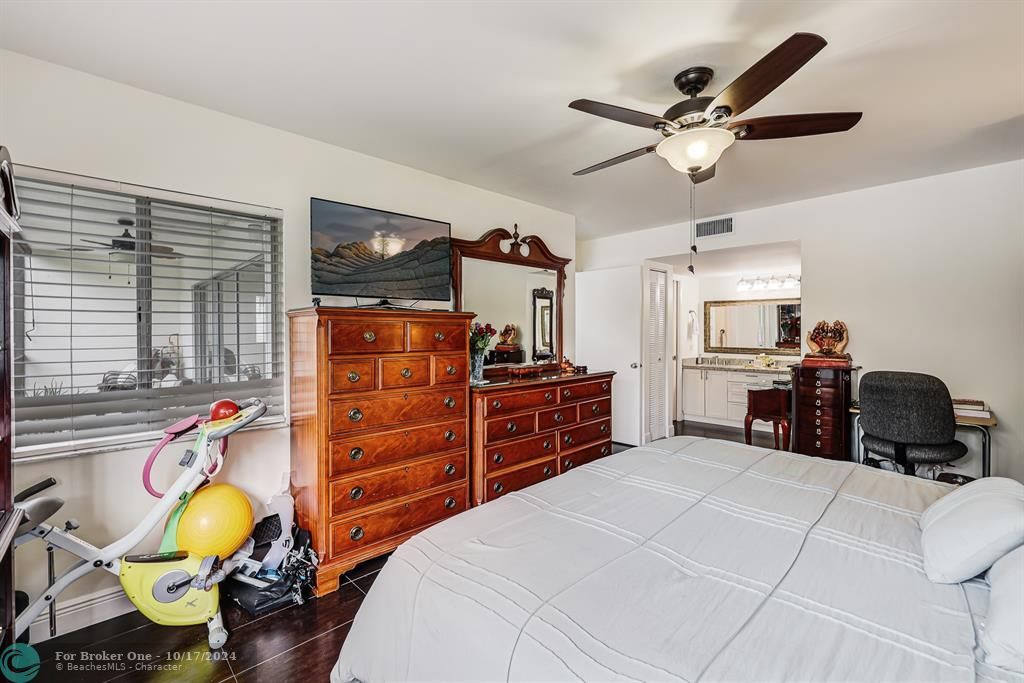 For Sale: $320,000 (2 beds, 2 baths, 1533 Square Feet)