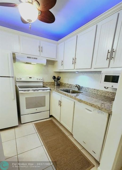 For Sale: $165,000 (1 beds, 1 baths, 848 Square Feet)