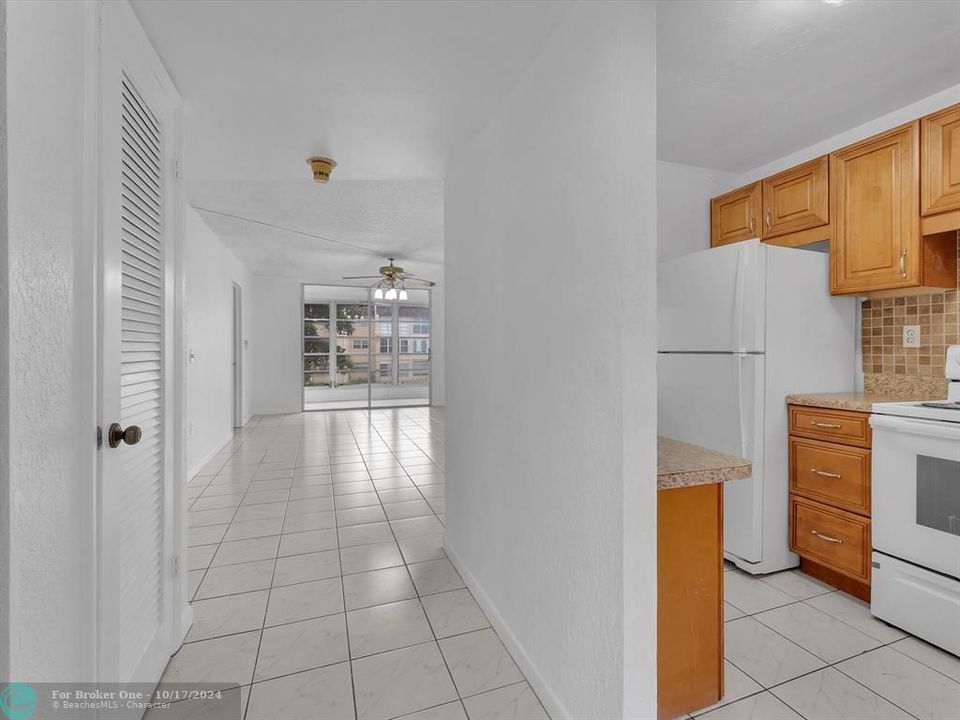 For Sale: $100,000 (2 beds, 2 baths, 850 Square Feet)