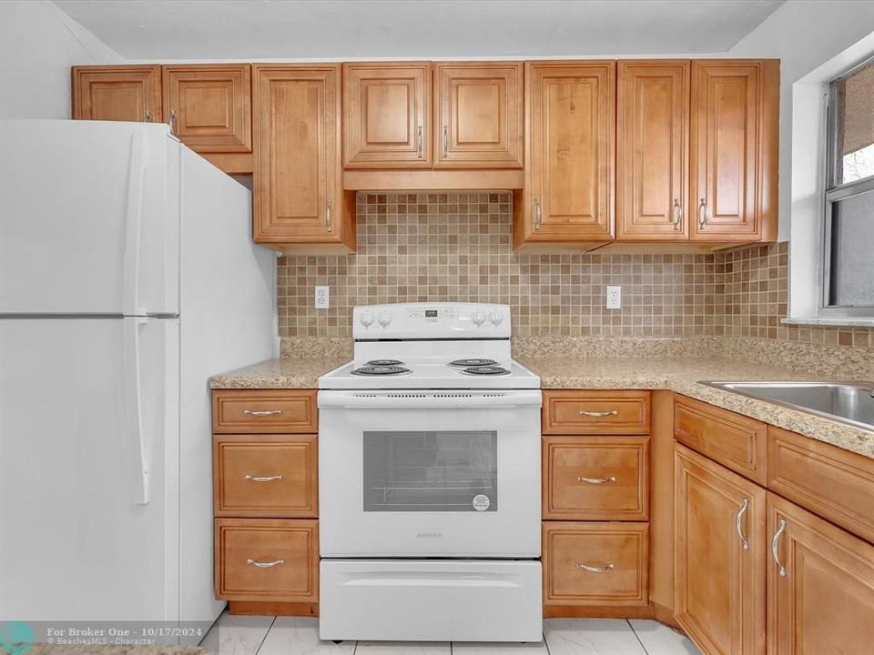 For Sale: $100,000 (2 beds, 2 baths, 850 Square Feet)