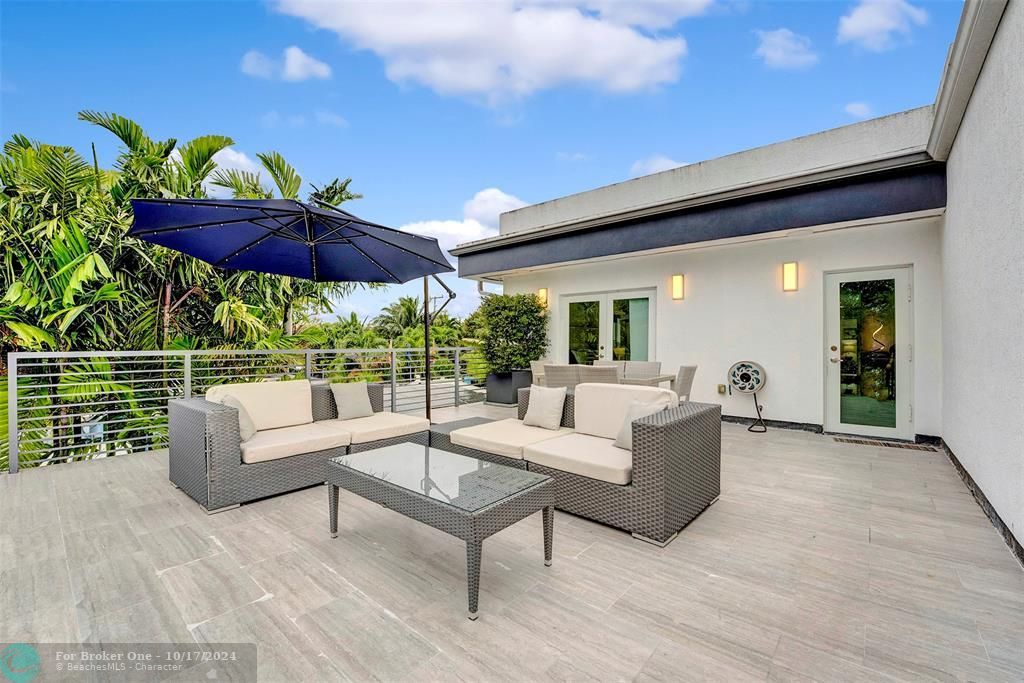 For Sale: $2,495,000 (5 beds, 5 baths, 3430 Square Feet)