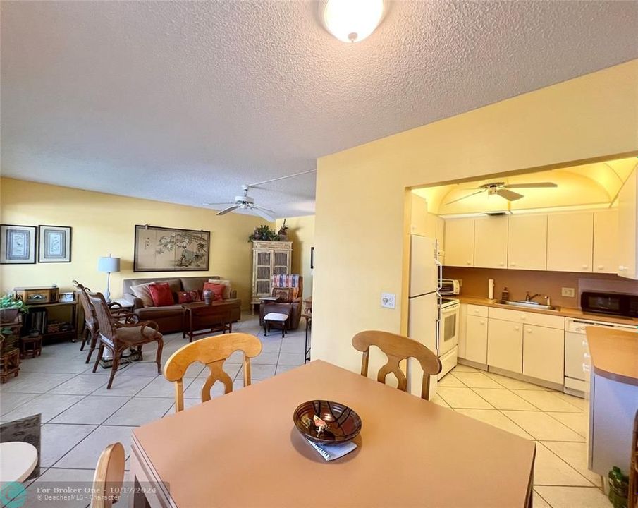 For Sale: $167,900 (2 beds, 1 baths, 841 Square Feet)