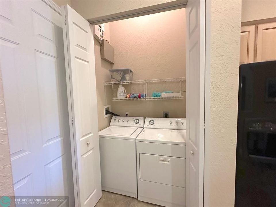 For Sale: $319,900 (2 beds, 2 baths, 1600 Square Feet)