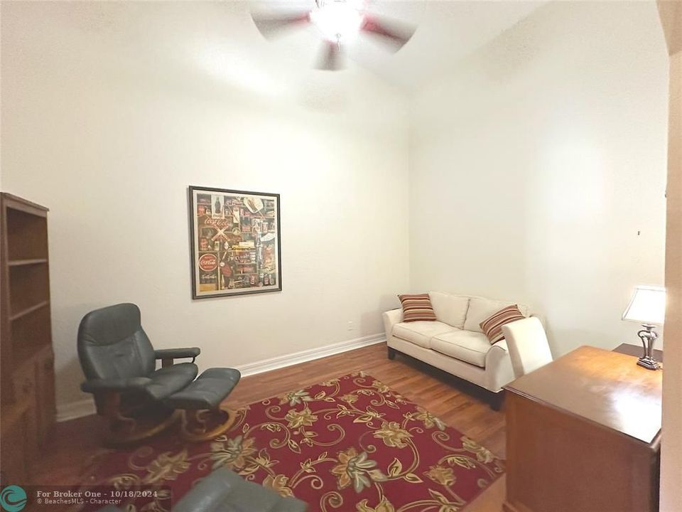 For Sale: $319,900 (2 beds, 2 baths, 1600 Square Feet)