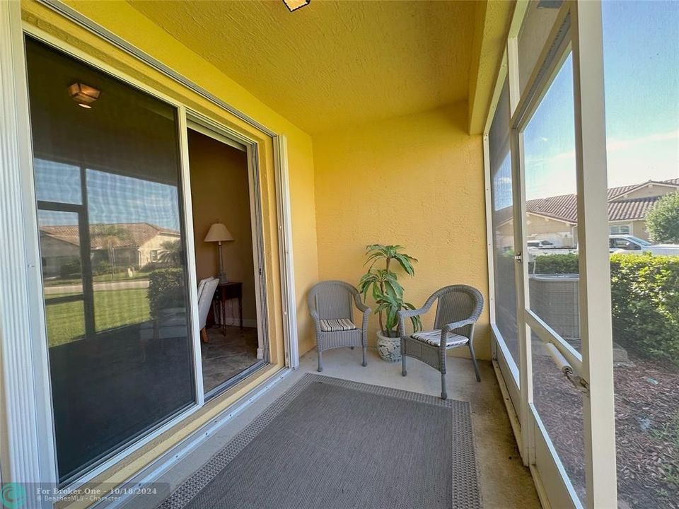 For Sale: $319,900 (2 beds, 2 baths, 1600 Square Feet)