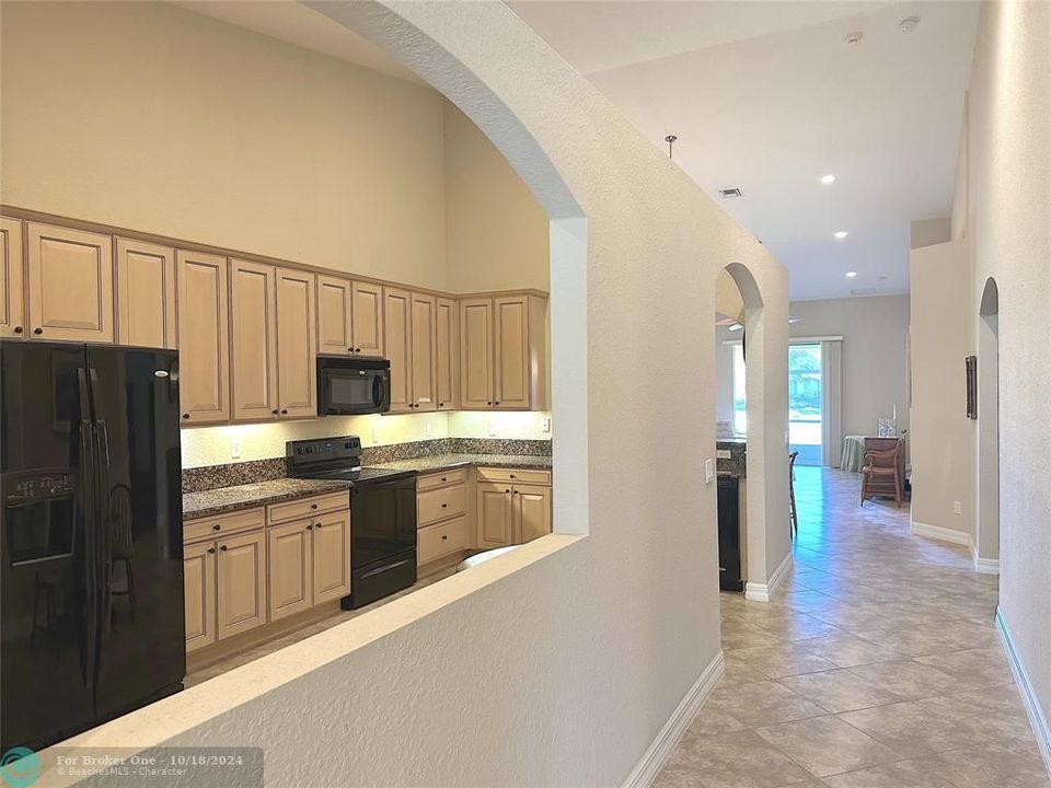 For Sale: $319,900 (2 beds, 2 baths, 1600 Square Feet)