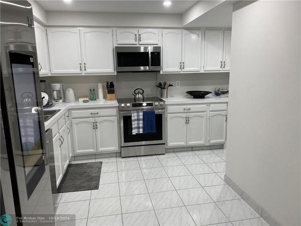 For Rent: $4,900 (2 beds, 2 baths, 1433 Square Feet)